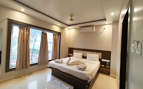 Hotel Home Town Puri Near Golden Beach And Temple - Fully-Air-Conditioned-With-Lift-Wifi-Home Style-Food Menu-And Parking Facilities - Book Now