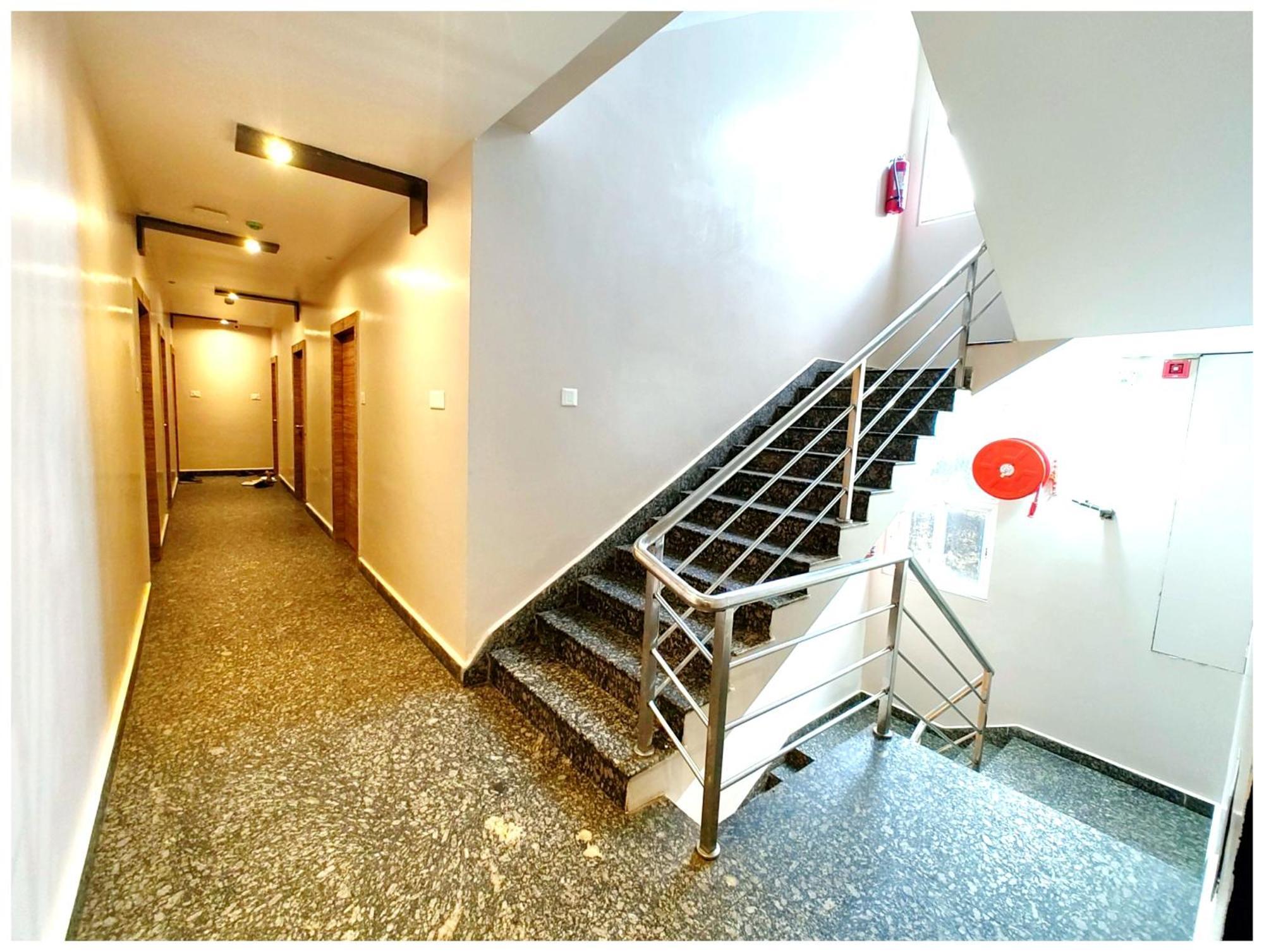 Hotel Home Town Puri Near Golden Beach And Temple - Fully-Air-Conditioned-With-Lift-Wifi-Home Style-Food Menu-And Parking Facilities - Book Now Exterior photo